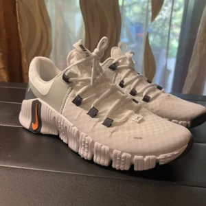 Nike Free Metcon 5 – Summit White / Bright Mandarin